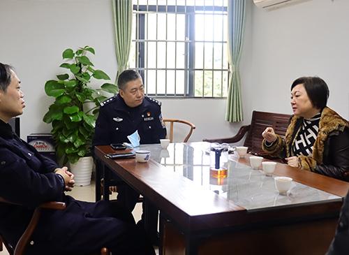 加强党建共建，亲昵警企关系